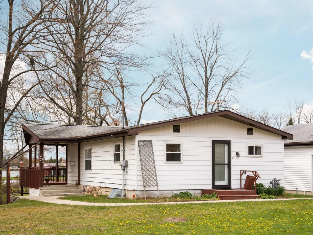 20041 E Chippewa Lake Drive Chippewa Township, MI 49631