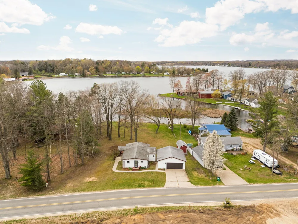 20041 E Chippewa Lake Drive Chippewa Township, MI 49631