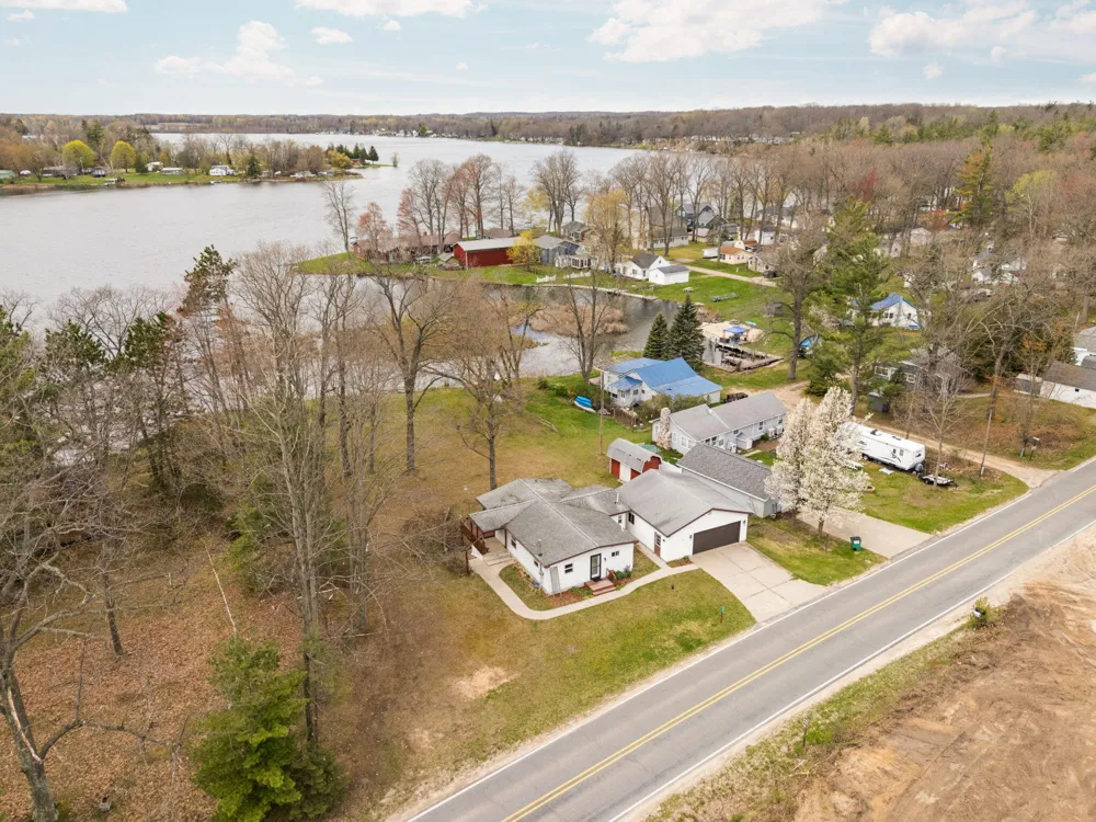 20041 E Chippewa Lake Drive Chippewa Township, MI 49631
