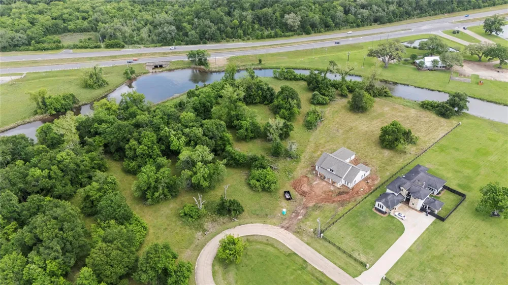 1127 Saddle Horn Bend Angleton, TX 77515