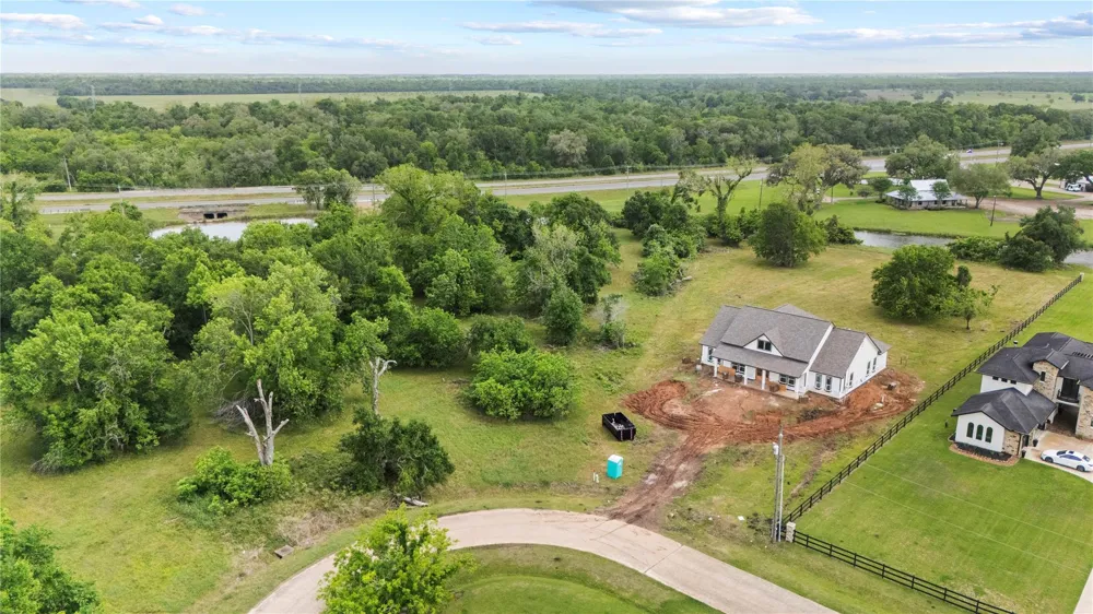 1127 Saddle Horn Bend Angleton, TX 77515