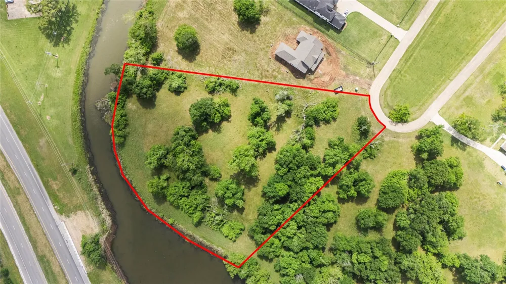 1127 Saddle Horn Bend Angleton, TX 77515