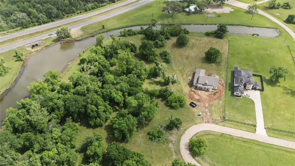1127 Saddle Horn Bend Angleton, TX 77515