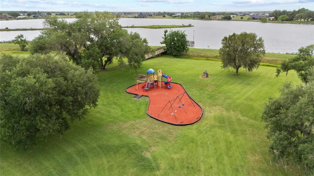 1127 Saddle Horn Bend Angleton, TX 77515