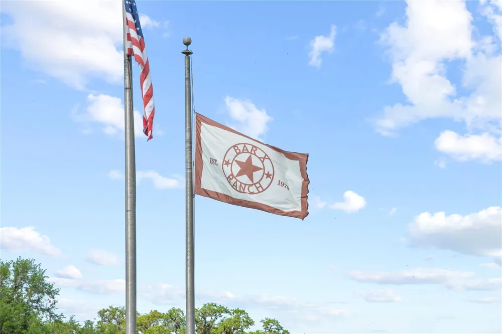 1127 Saddle Horn Bend Angleton, TX 77515