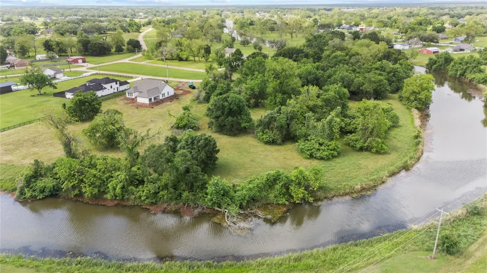 1127 Saddle Horn Bend Angleton, TX 77515