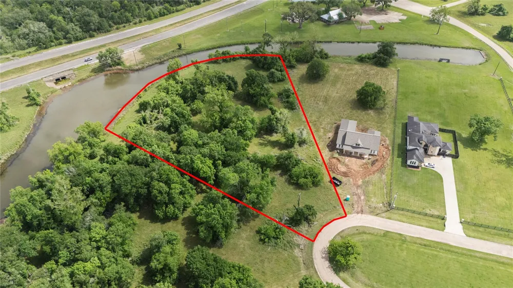 1127 Saddle Horn Bend Angleton, TX 77515