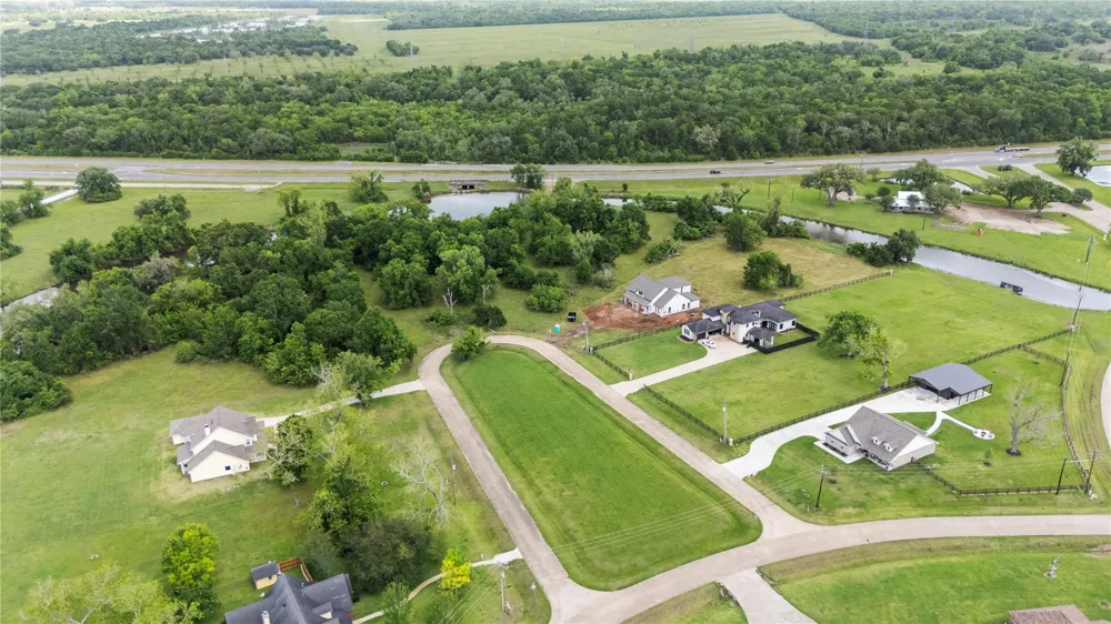 1127 Saddle Horn Bend Angleton, TX 77515