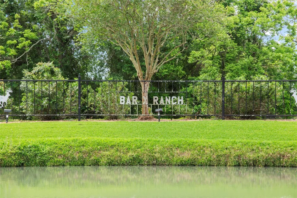 1127 Saddle Horn Bend Angleton, TX 77515