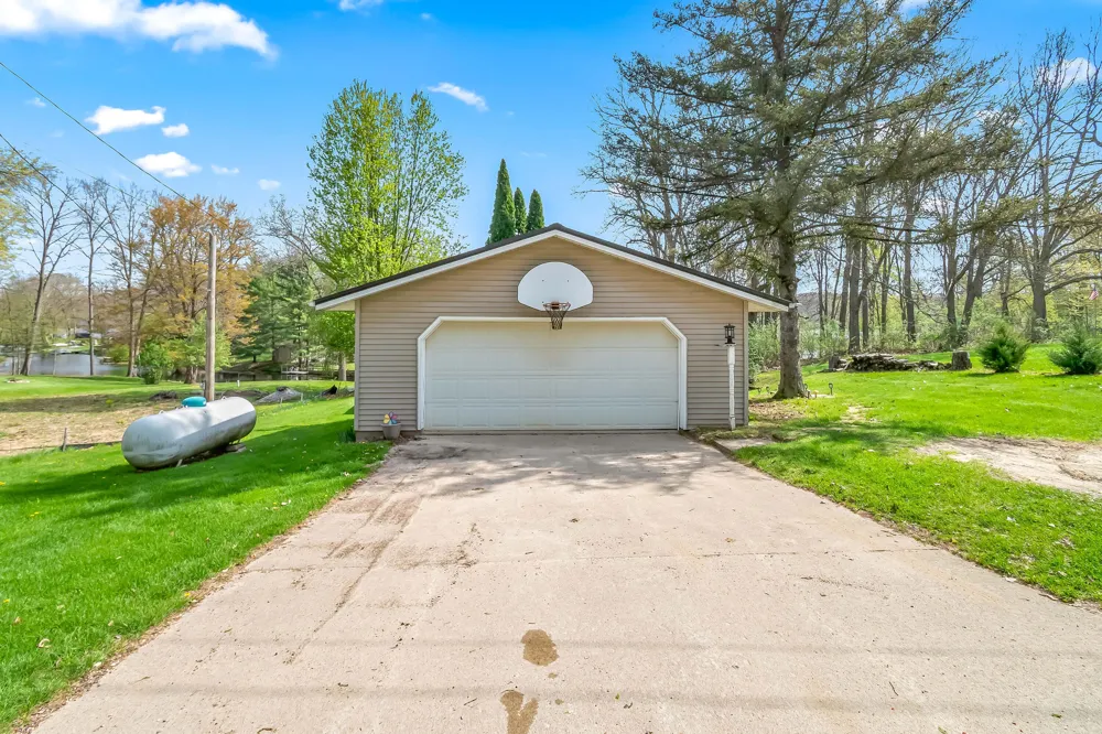 7901 Topinabee Drive Montgomery, MI 49255