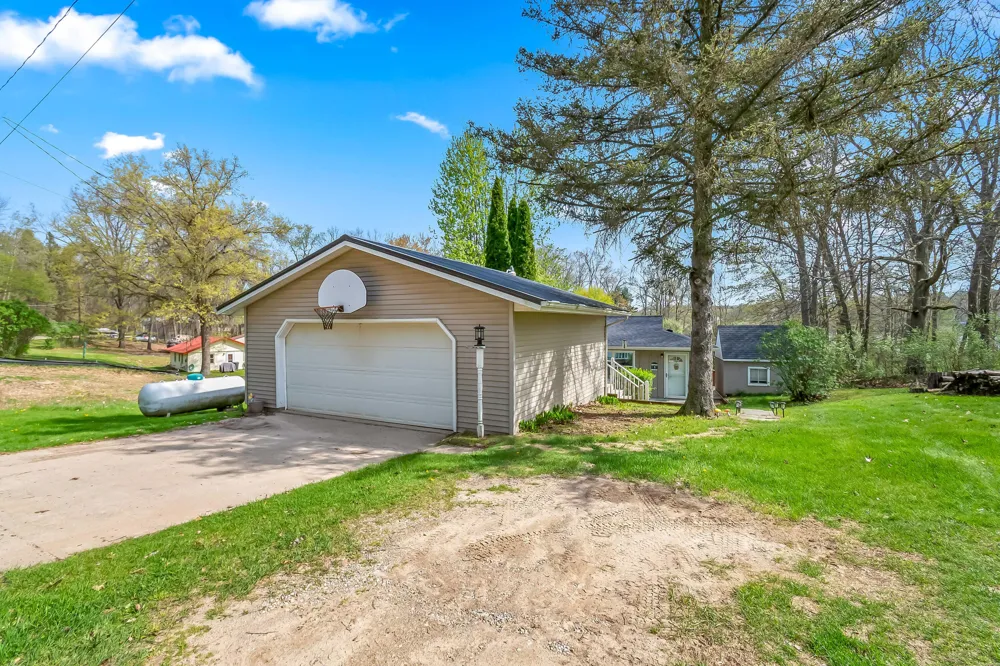 7901 Topinabee Drive Montgomery, MI 49255