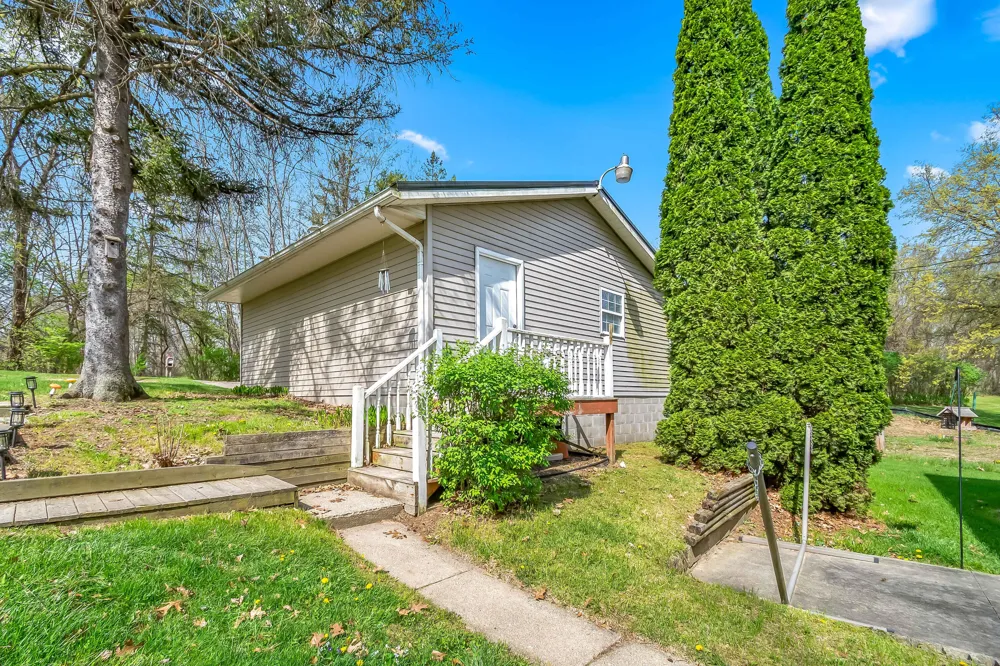 7901 Topinabee Drive Montgomery, MI 49255