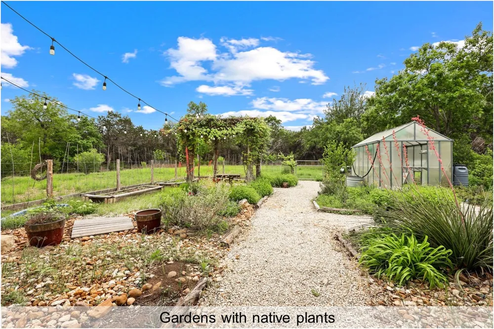 408 Stonegate Lane Dripping Springs, TX 78620