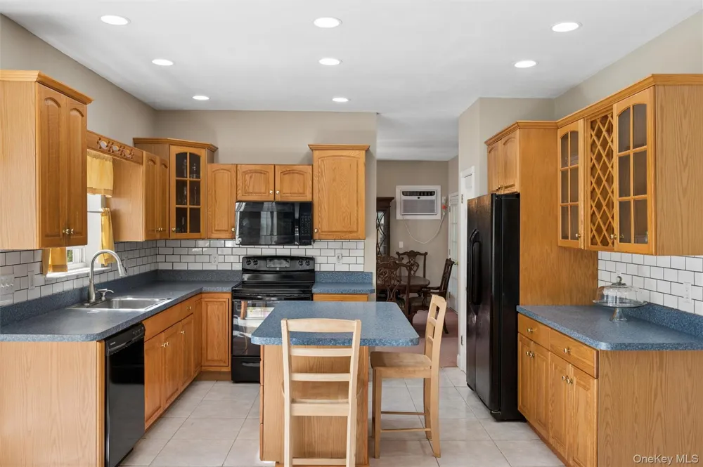 17 Egret Way Center Moriches, NY 11934