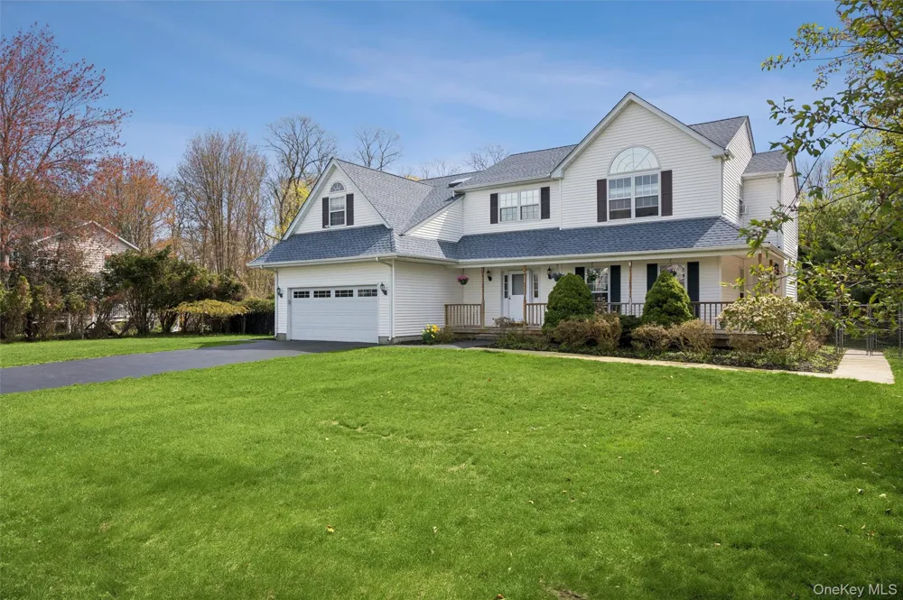 17 Egret Way Center Moriches, NY 11934