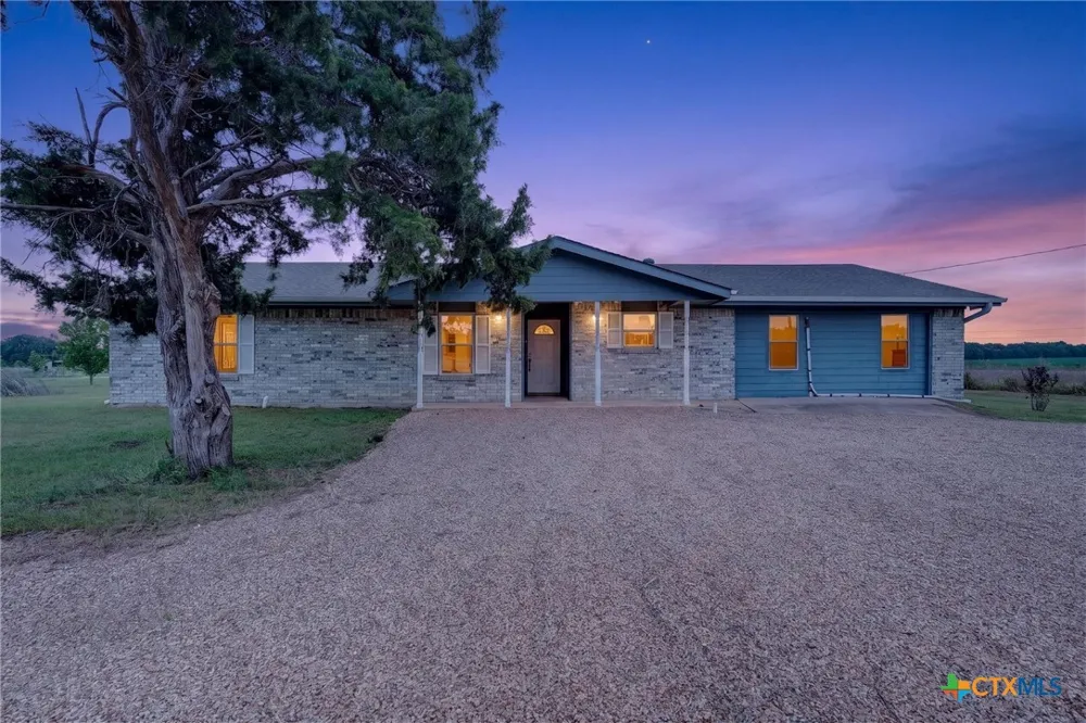9406 Highway 77 Burlington, TX 76519