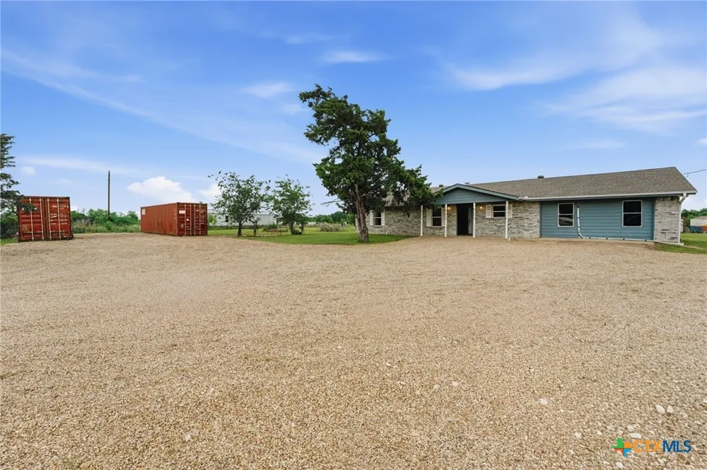 9406 Highway 77 Burlington, TX 76519