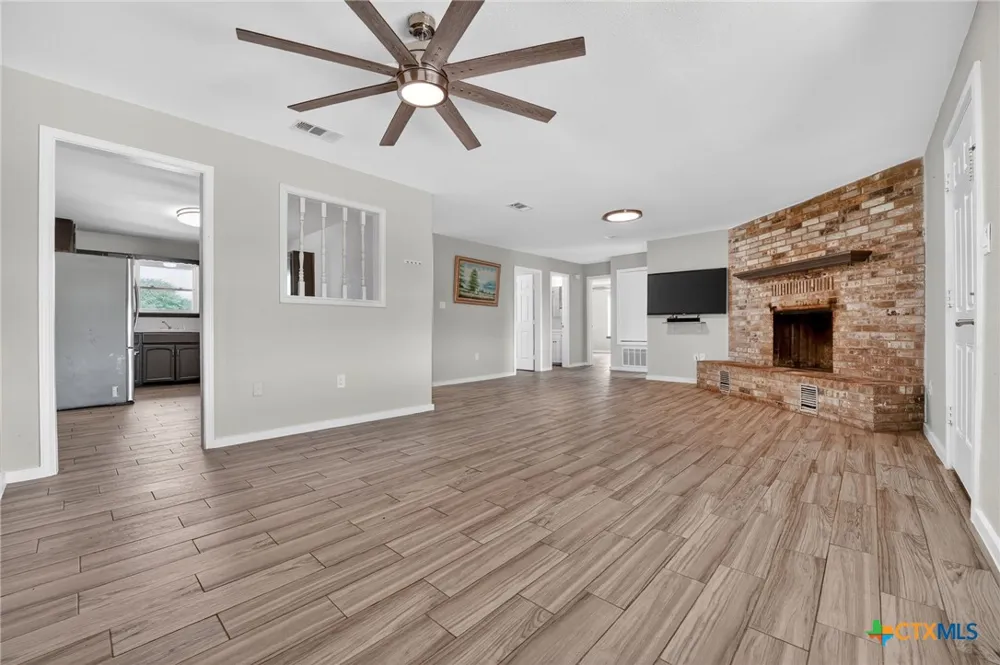 9406 Highway 77 Burlington, TX 76519