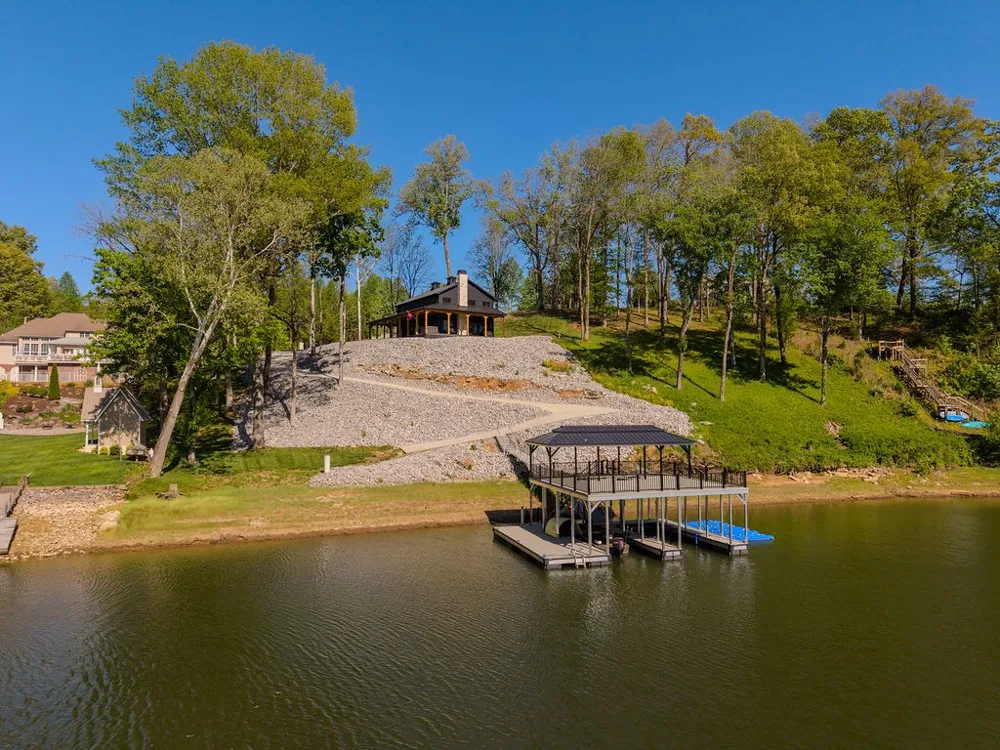 139 River Oaks Dr Sparta, TN 38583