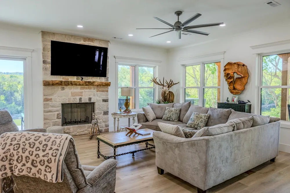 139 River Oaks Dr Sparta, TN 38583