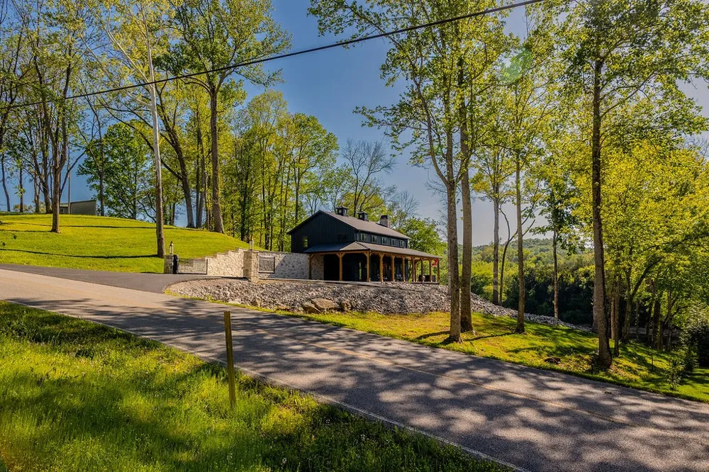 139 River Oaks Dr Sparta, TN 38583