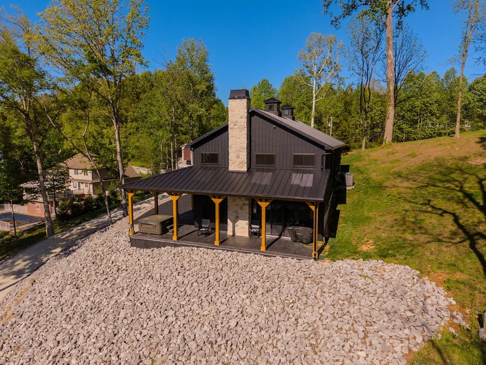 139 River Oaks Dr Sparta, TN 38583