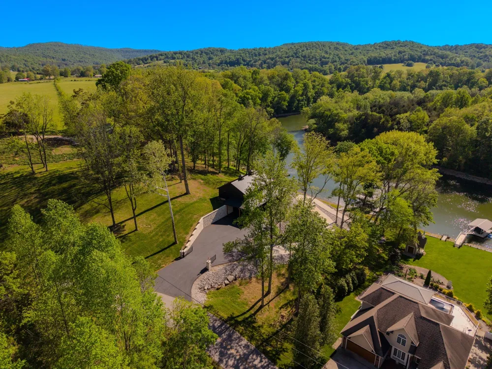 139 River Oaks Dr Sparta, TN 38583