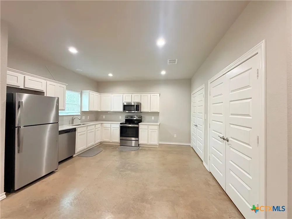 607 E Martindale Road #B Seguin, TX 78155