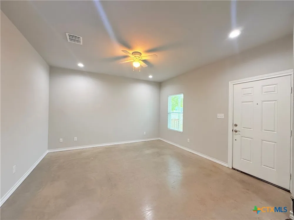 607 E Martindale Road #B Seguin, TX 78155
