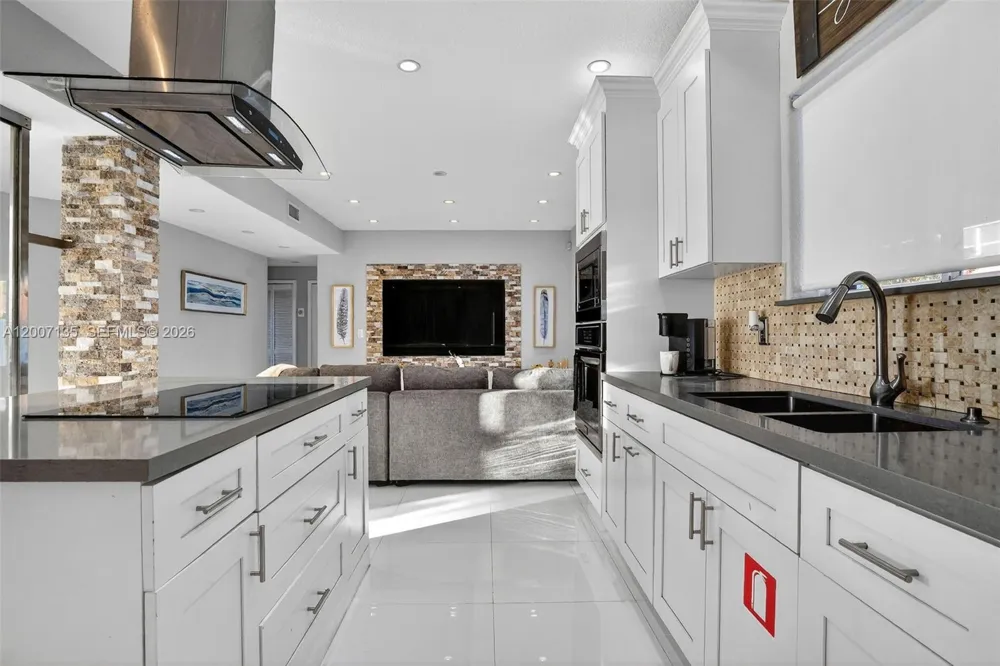 5161 SW 159th Ct Miami, FL 33185