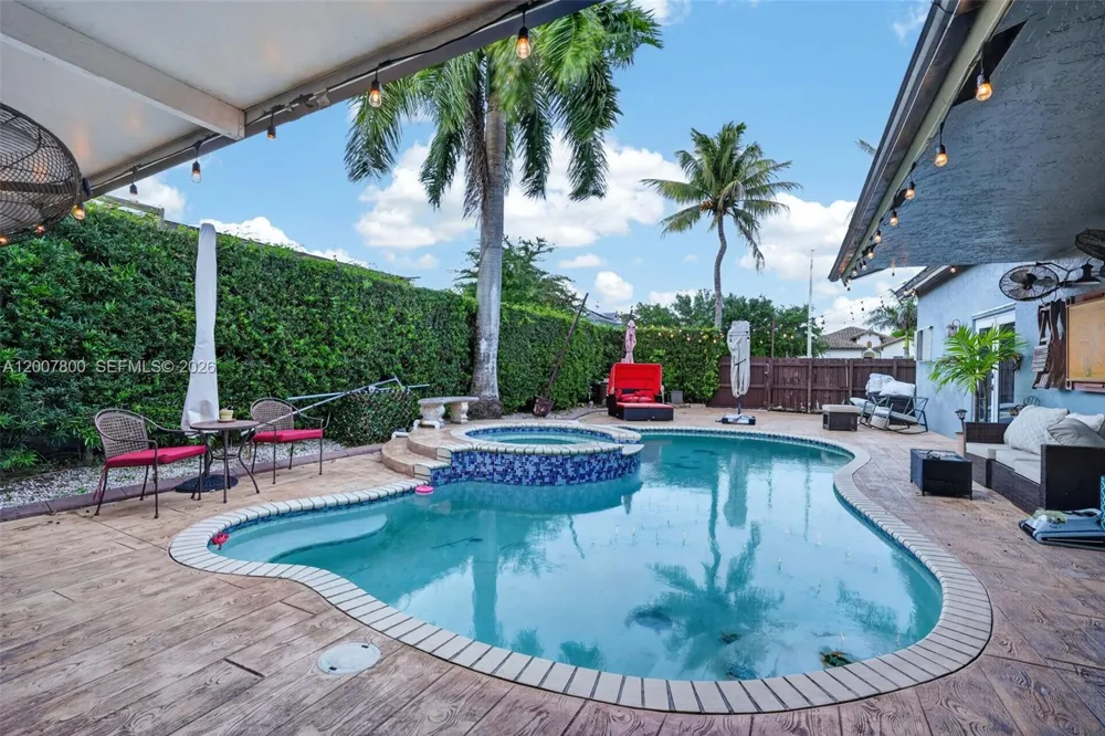 15201 SW 177th Ter Miami, FL 33187