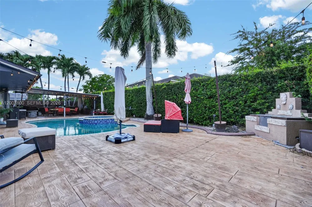 15201 SW 177th Ter Miami, FL 33187