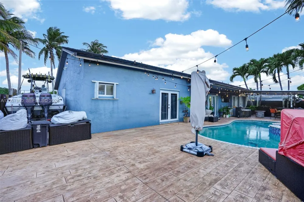 15201 SW 177th Ter Miami, FL 33187