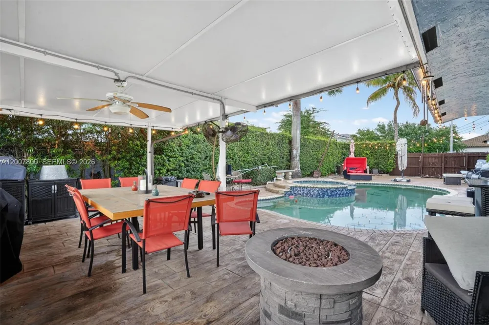 15201 SW 177th Ter Miami, FL 33187