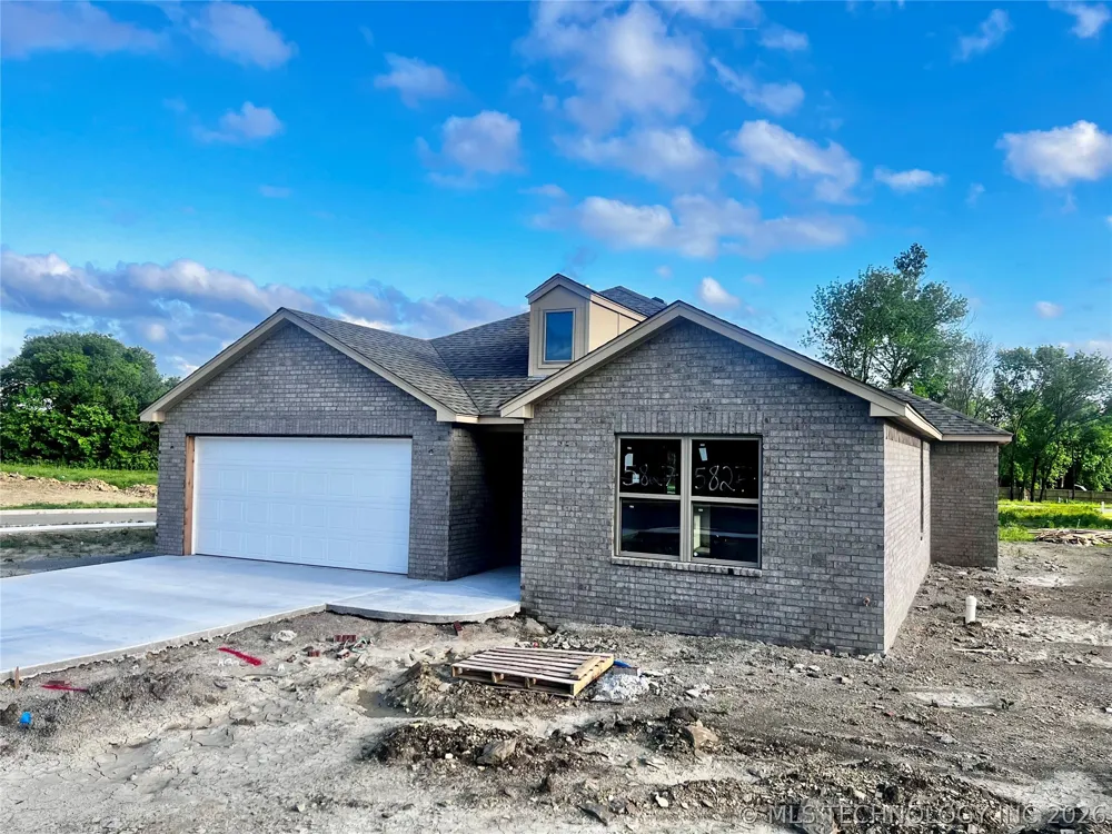 5827 Coldspring Lane Bartlesville, OK 74006