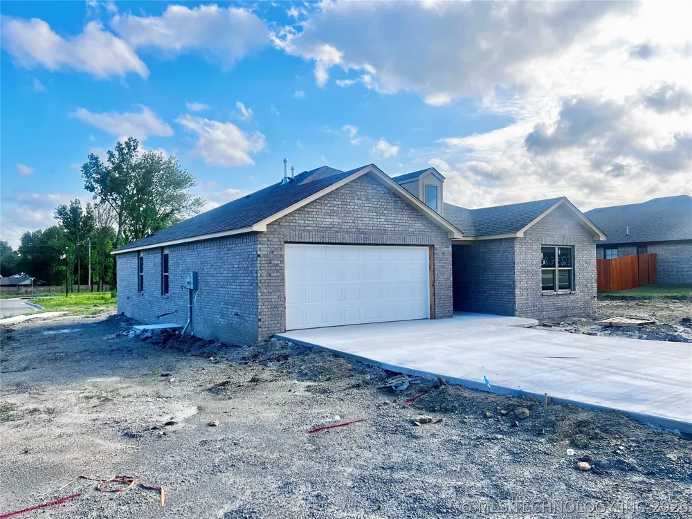 5827 Coldspring Lane Bartlesville, OK 74006