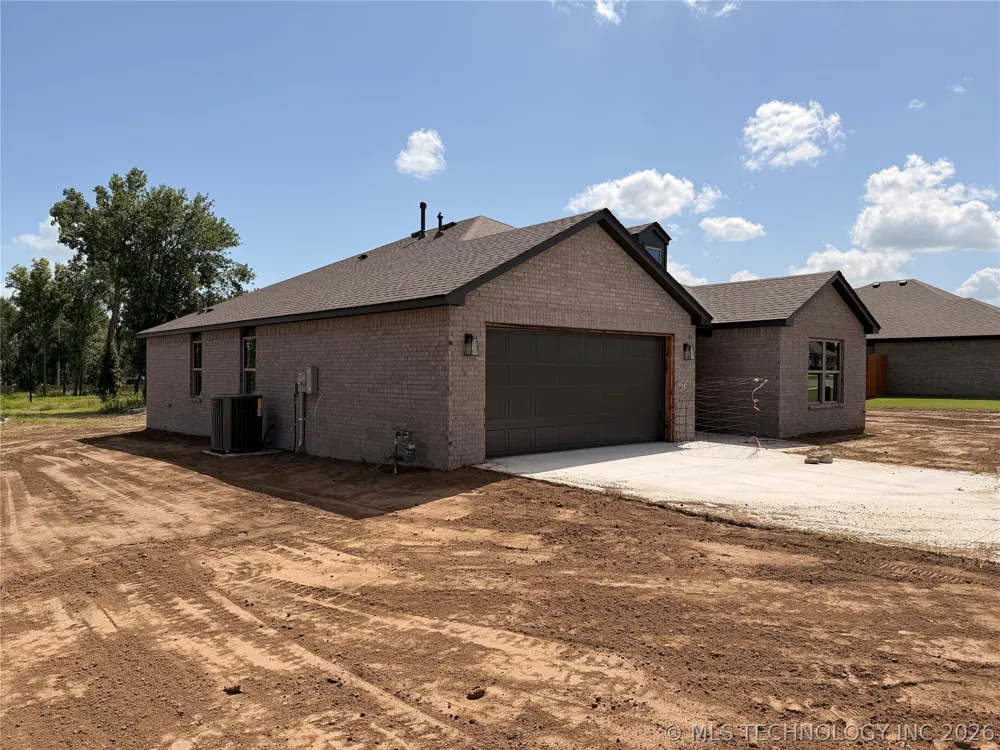 5827 Coldspring Lane Bartlesville, OK 74006