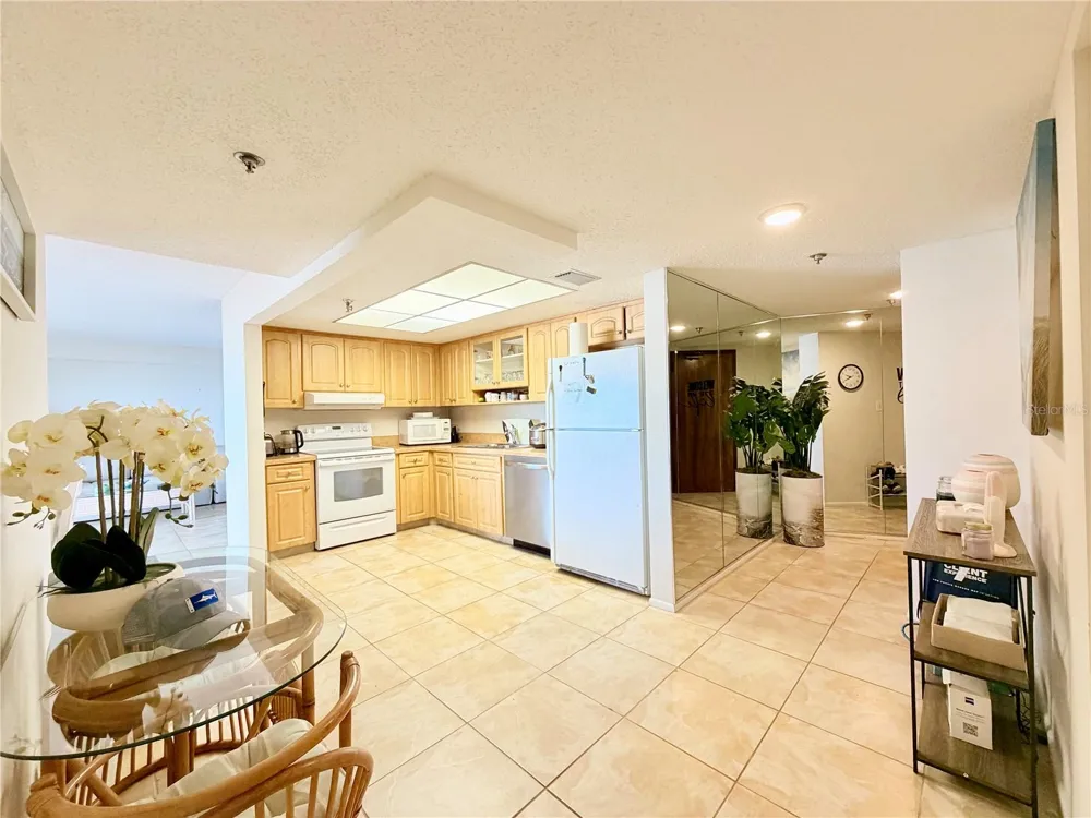 7430 SUNSHINE SKYWAY LANE S #501 St Petersburg, FL 33711