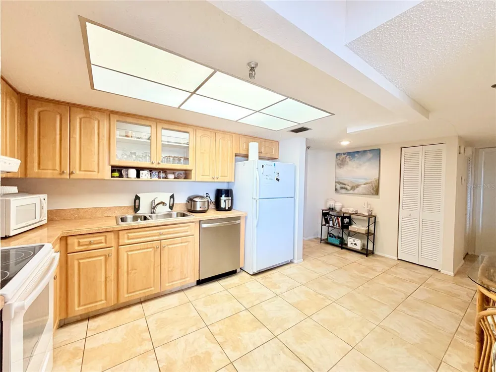 7430 SUNSHINE SKYWAY LANE S #501 St Petersburg, FL 33711