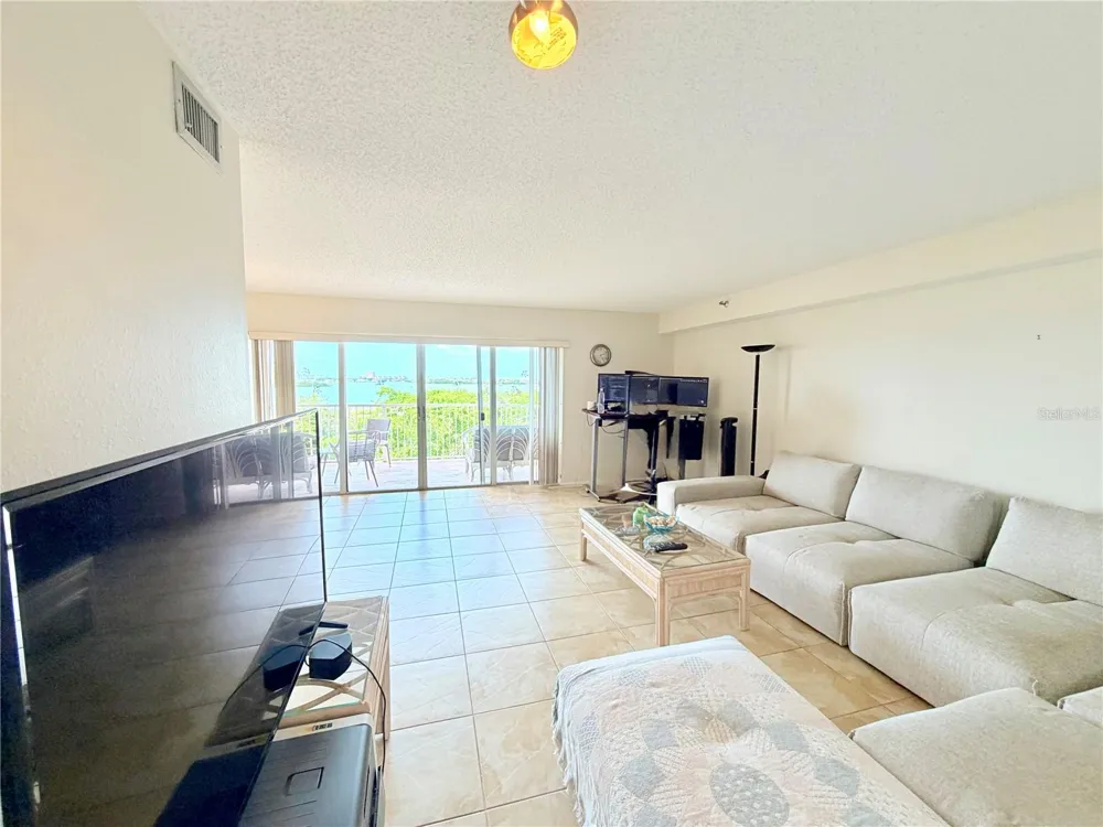 7430 SUNSHINE SKYWAY LANE S #501 St Petersburg, FL 33711