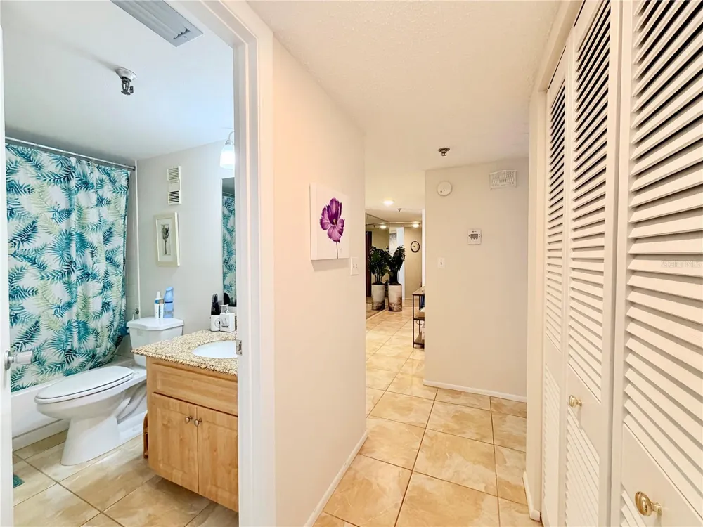 7430 SUNSHINE SKYWAY LANE S #501 St Petersburg, FL 33711