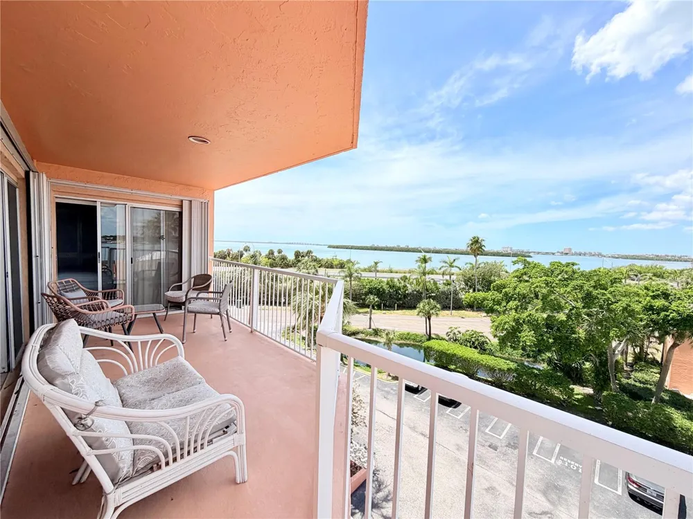 7430 SUNSHINE SKYWAY LANE S #501 St Petersburg, FL 33711