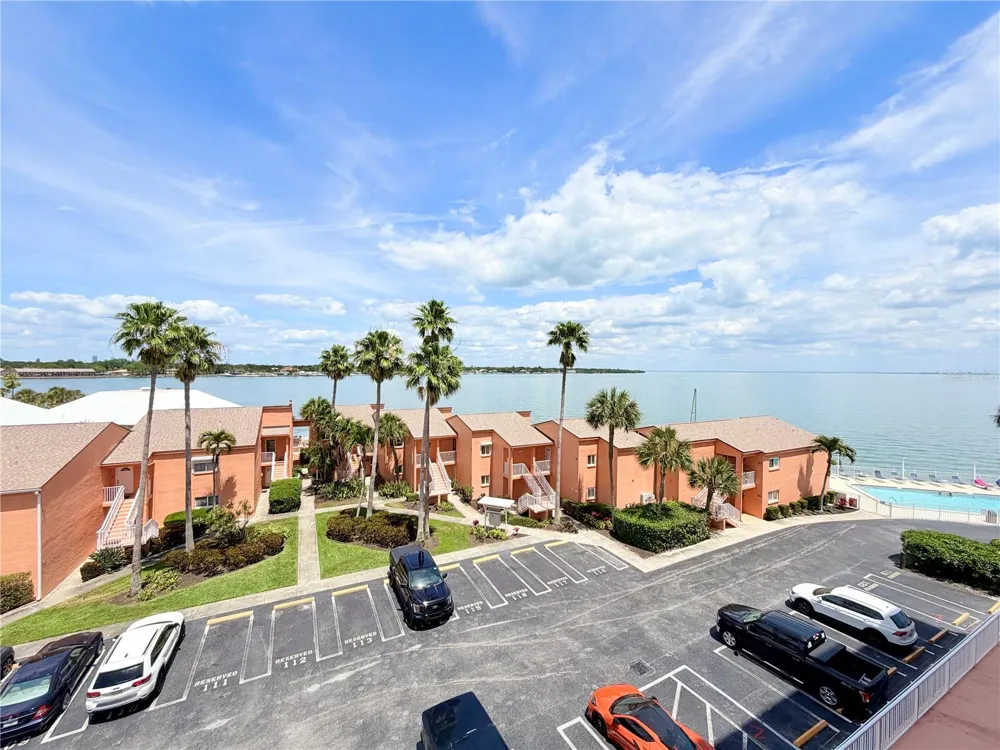 7430 SUNSHINE SKYWAY LANE S #501 St Petersburg, FL 33711