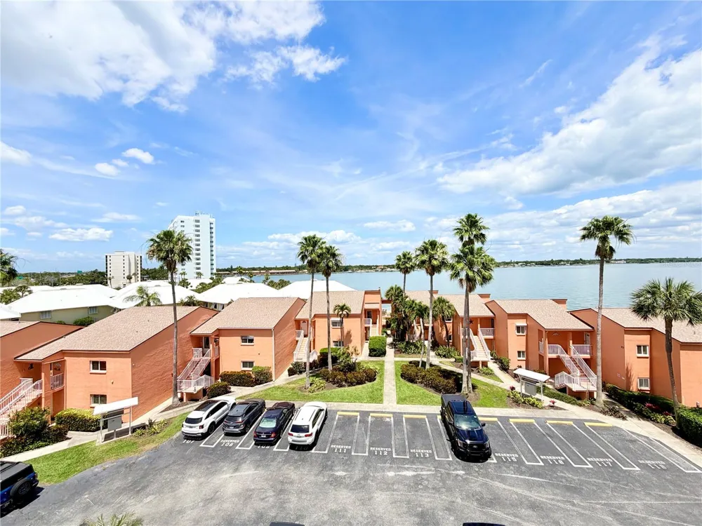 7430 SUNSHINE SKYWAY LANE S #501 St Petersburg, FL 33711