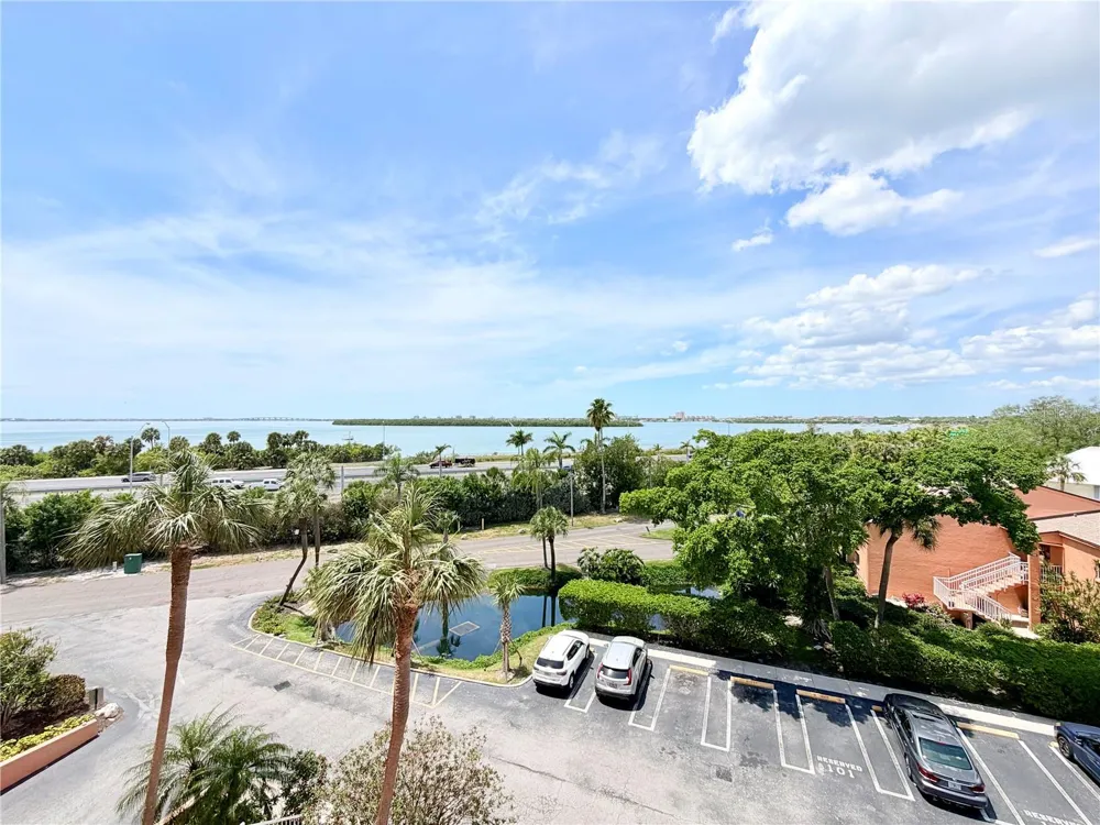 7430 SUNSHINE SKYWAY LANE S #501 St Petersburg, FL 33711