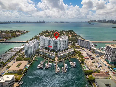 7900 Harbor Island Dr #703