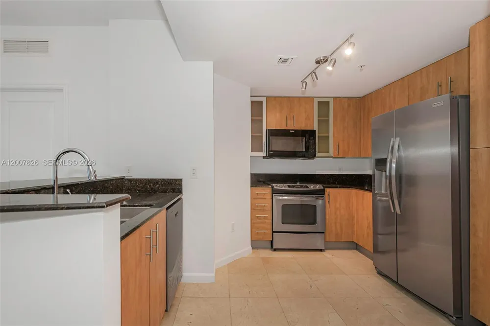 7900 Harbor Island Dr #703 North Bay Village, FL 33141