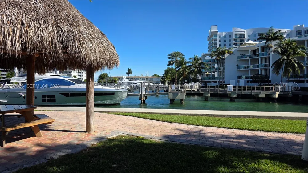 7900 Harbor Island Dr #703 North Bay Village, FL 33141