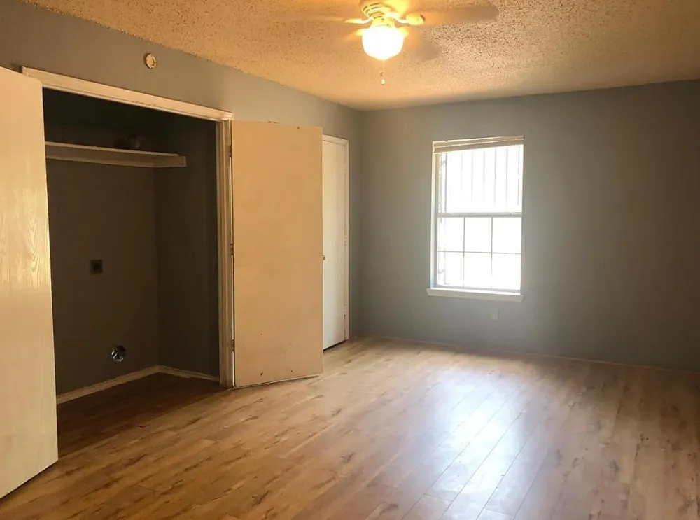 1015 W Clarendon Drive Dallas, TX 75208