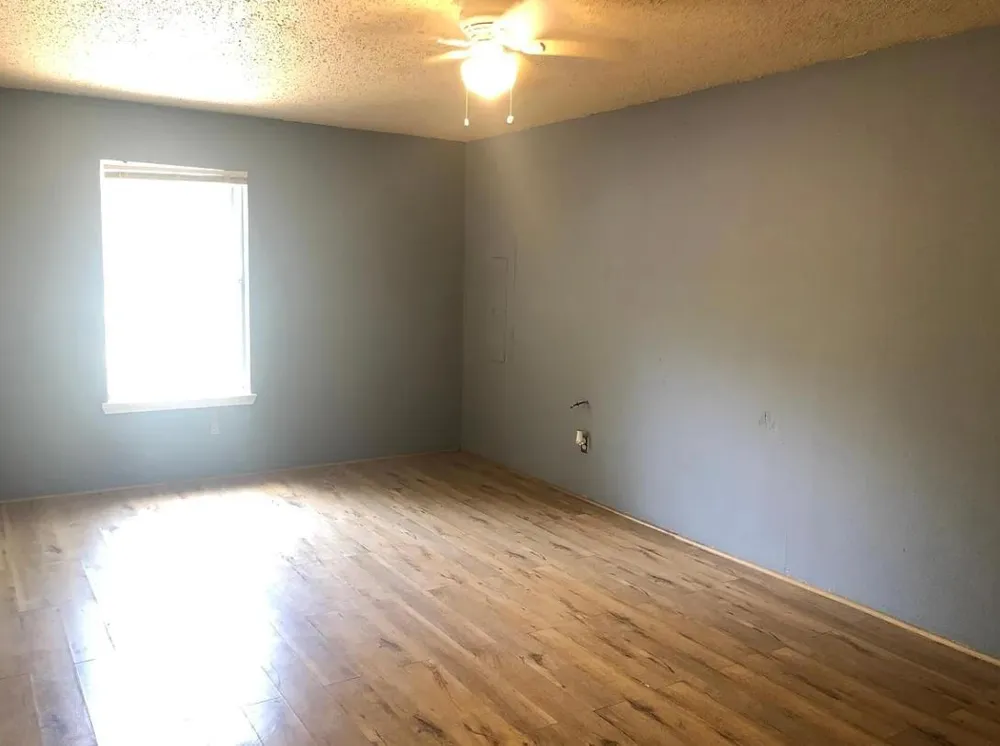 1015 W Clarendon Drive Dallas, TX 75208